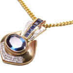 Gouden collier met saffier hanger