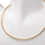 Gouden spang collier rond