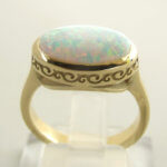 14 karaat geel gouden ring met opaal