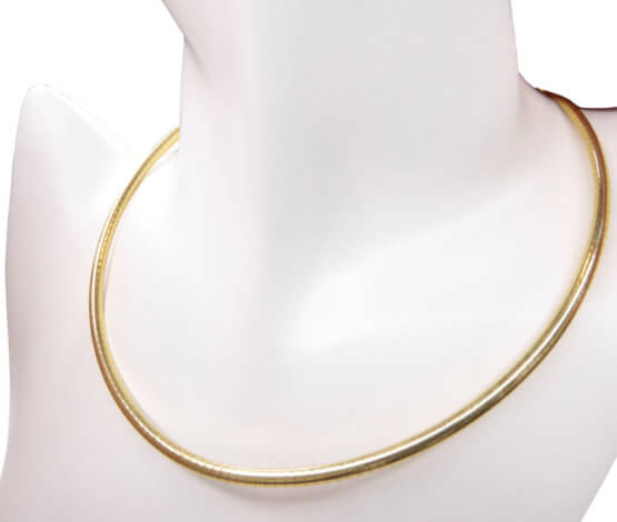 Geel gouden omega spang collier