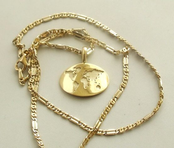 Gouden collier met wereldkaart hanger