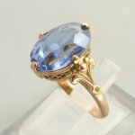 Gouden ring met synthetische topaas