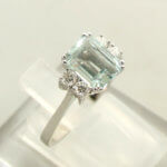 Wit gouden ring met aquamarijn en diamant
