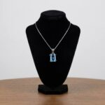 Wit gouden hanger met topaas