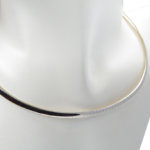 Wit gouden omega collier plat