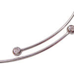 Wit gouden spang met diamanten