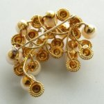 Gouden broche & oorclip set