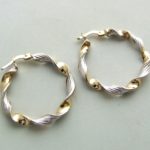 14 karaat Christian bicolor gouden gedraaide oorbellen