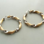 14 karaat bicolor gouden gedraaide oorbellen 1 14 karaat bicolor gouden gedraaide oorbellen