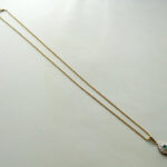 Gouden collier en hanger met smaragd en diamant