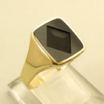 14 karaat gouden Christian zegelring met onyx