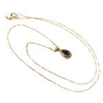 Gouden ketting met saffier hanger