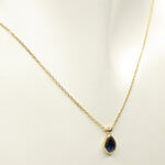 Gouden ketting met saffier hanger