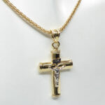 Bicolor gouden kruis met korpus