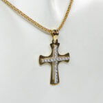 Geel gouden kruis met zirkonia's