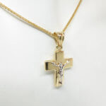 Gouden kruis met korpus