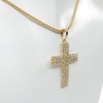 Gouden kruis met zirkonia's