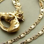 14 karaat gouden collier met paarden hanger