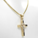 Geel en wit gouden kruis met korpus