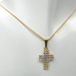 Geel gouden zirkonia kruis hanger