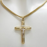 Gouden kruis met korpus hanger