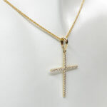 Gouden kruis met zirkonia's hanger
