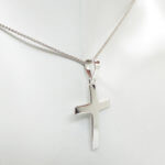 Wit gouden kruis hanger