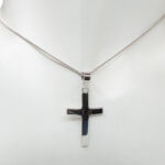 Wit gouden kruis hanger