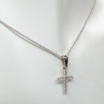 Wit gouden miniatuur kruis