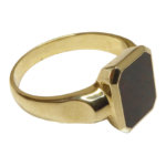 Geel gouden zegelring met heliotroop