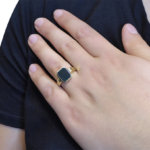 Geel gouden zegelring met heliotroop