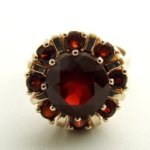 14 karaat gouden ring met granaat