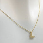 Gouden ketting met L hanger