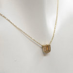 Gouden ketting met U zirkonia hanger