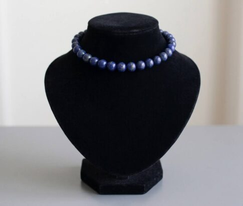 Lapis lazuli collier met wit gouden slot