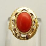 14 karaat geel gouden ring met bloedkoraal