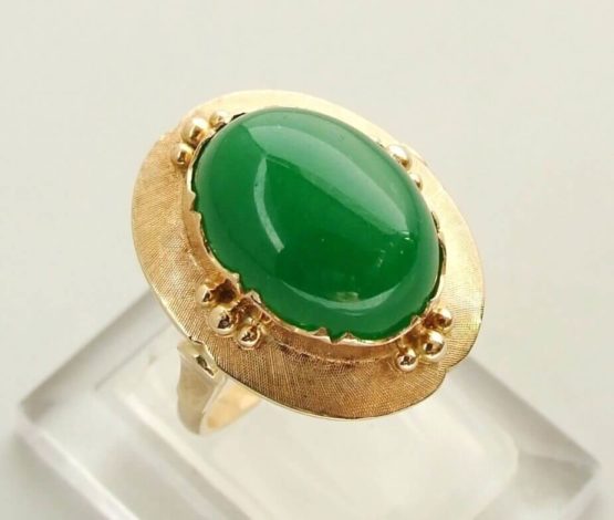 Gouden ring met nefriet