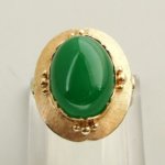 Gouden ring met nefriet