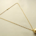 Gouden wereldbol hanger