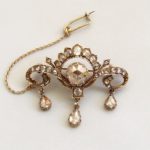 Rose gouden broche met roosdiamanten