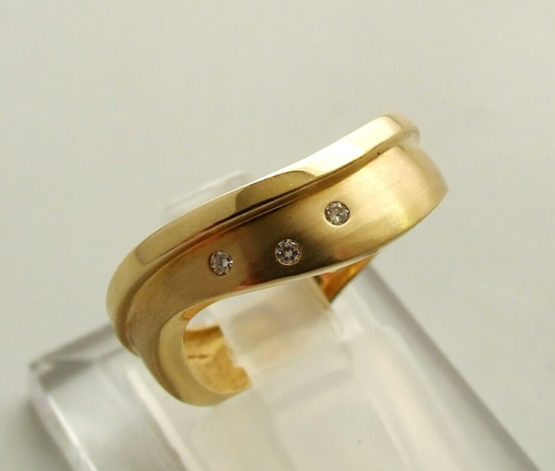 Christian geel gouden ring met diamanten