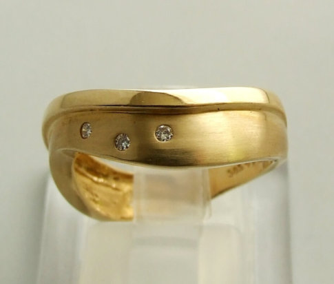 Christian geel gouden ring met diamanten