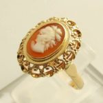 Geel gouden ring met camee