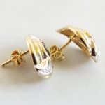 Gouden saffier en diamanten oorbellen