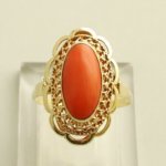 Gouden vintage ring met bloedkoraal