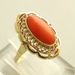 Gouden vintage ring met bloedkoraal