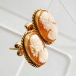Gouden camee oorbellen