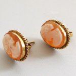 Gouden camee oorbellen