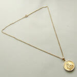 Gouden collier met Christus en Moeder Gods