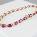 Christian robijn armband